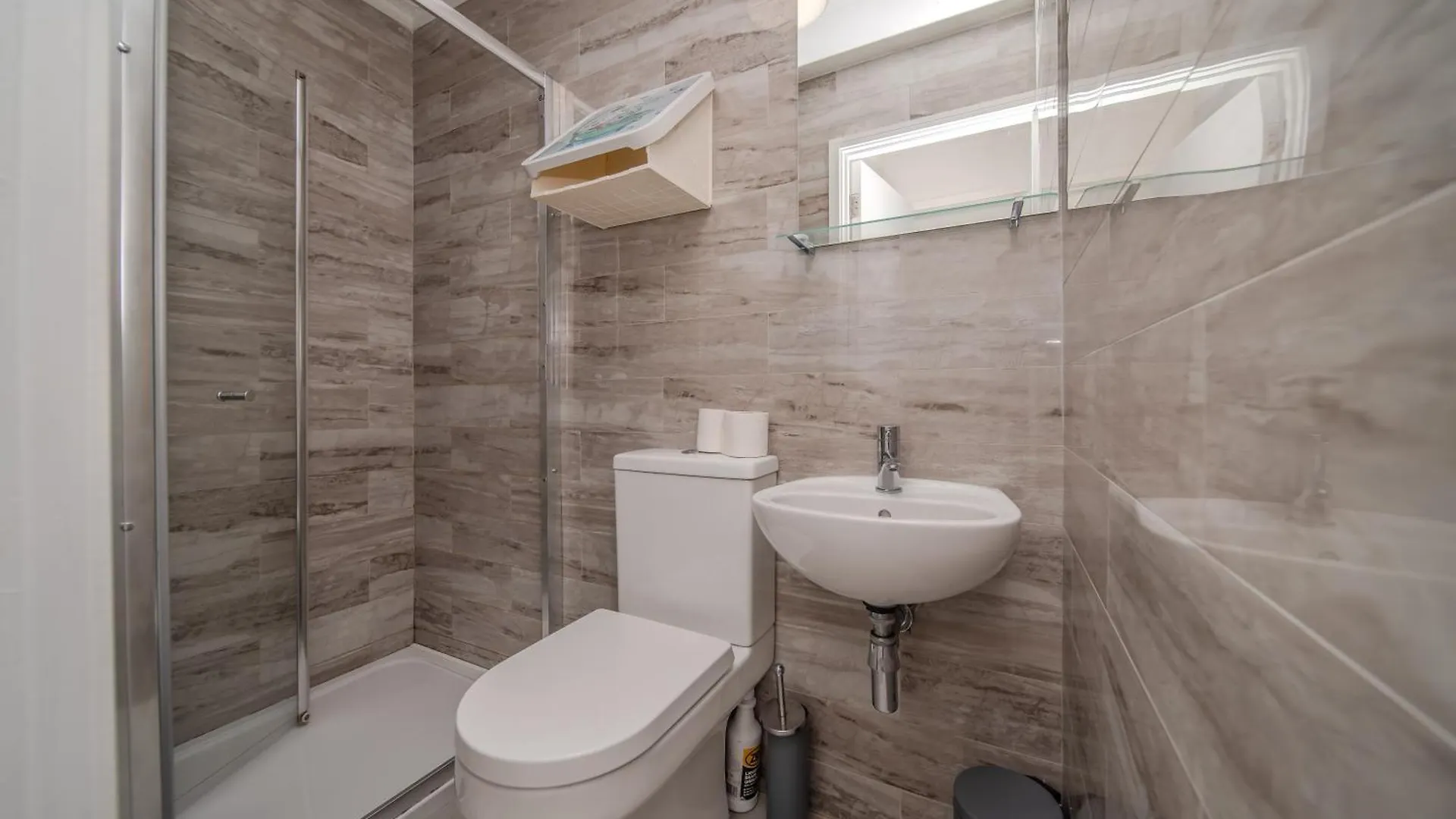 Harmonynest Parkview Elegance Hotel London 0*,  United Kingdom